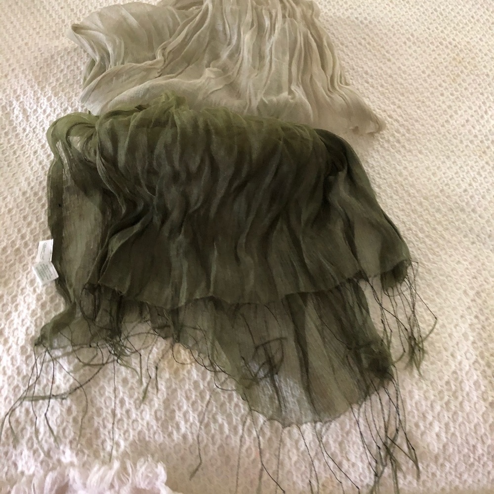 Green/white scarf